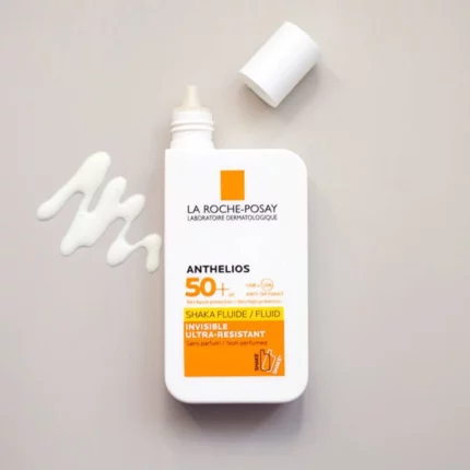 ضدآفتاب بی‌رنگ لاروش پوزای مدل Invisible Fluid SPF50