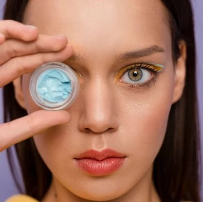 نتایج استفاده از کرم دور چشم